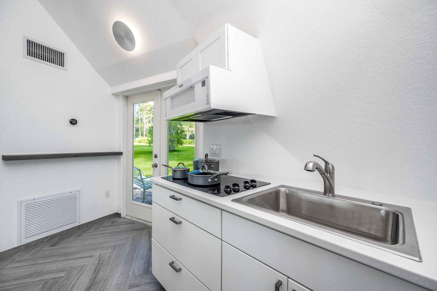 Lakeside Dome Retreat with Sun Deck & Lake Views | 2BR Rental in Clermont, Florida
