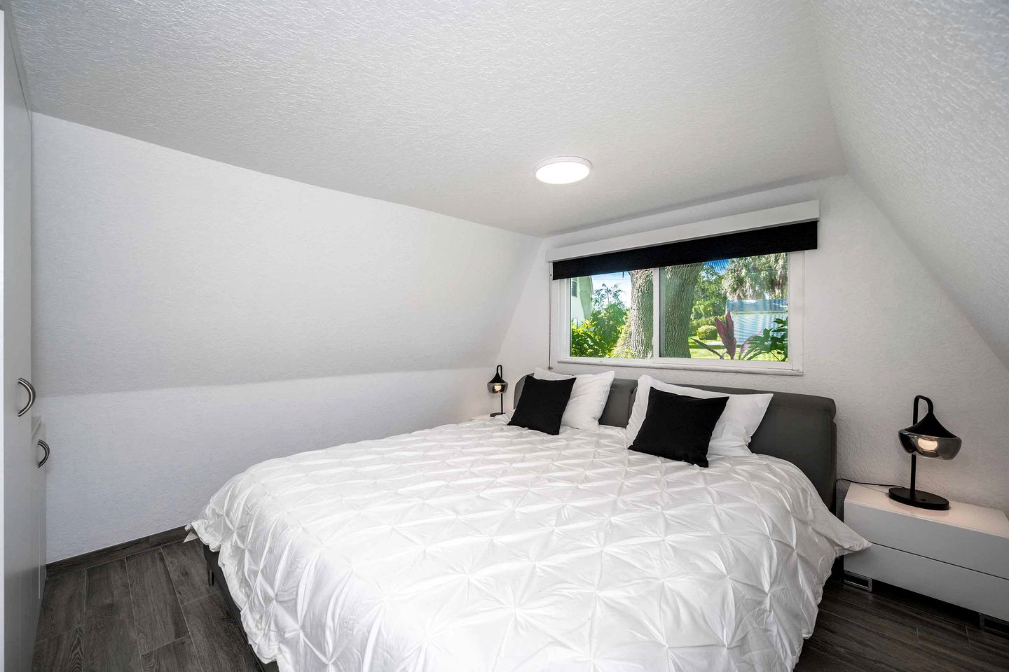 Lakeside Dome Retreat with Sun Deck & Lake Views | 2BR Rental in Clermont, Florida