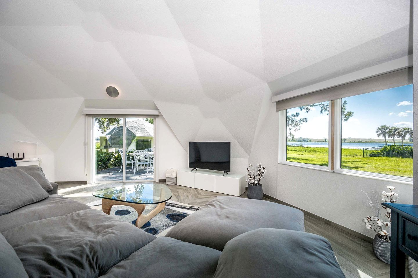 Lakeside Dome Retreat with Sun Deck & Lake Views | 2BR Rental in Clermont, Florida