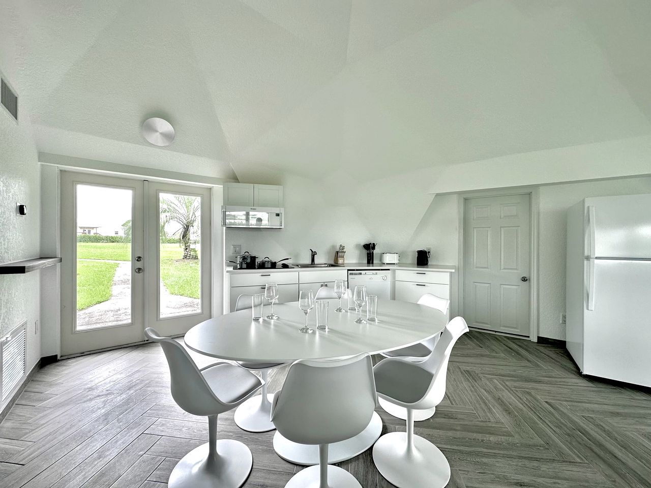 Lakeside Dome Retreat with Sun Deck & Lake Views | 2BR Rental in Clermont, Florida