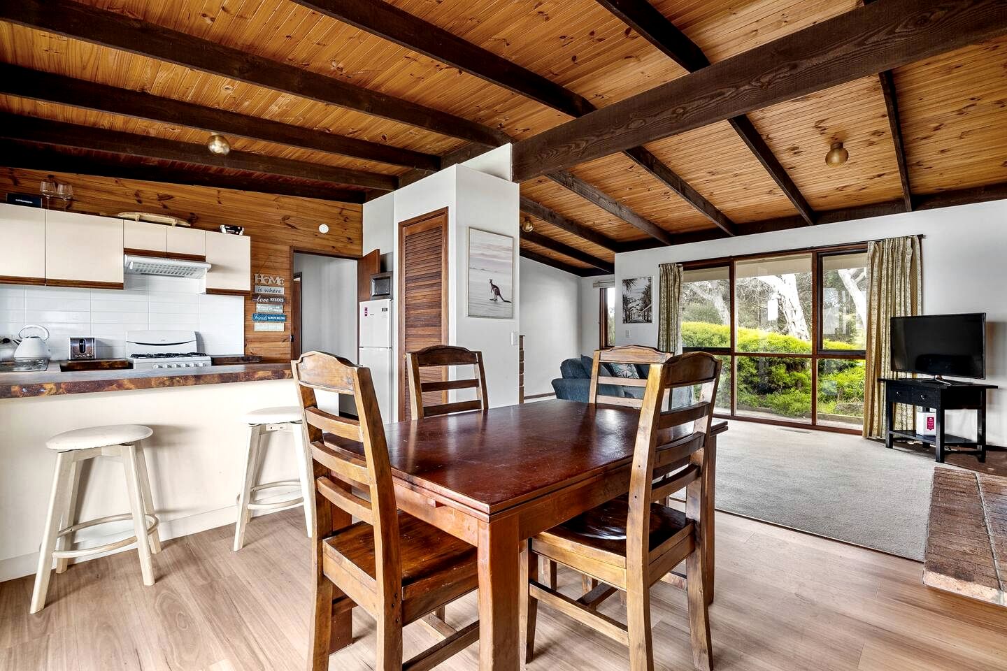 Spacious Beachside Holiday Home with Backyard Fireplace near Peninsula Hot Springs in Rye, Victoria