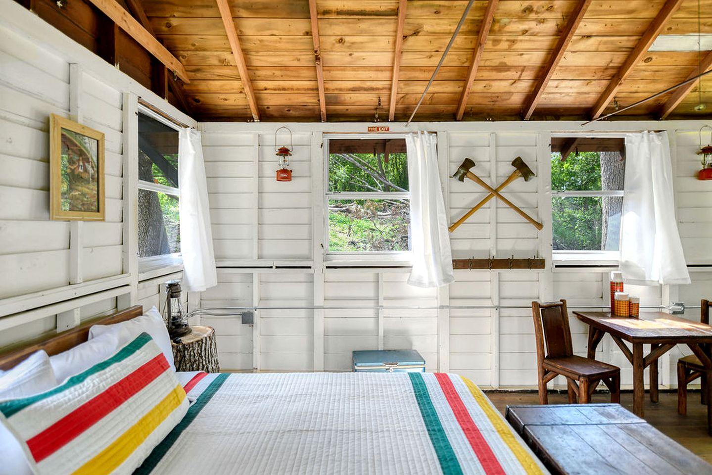 Cozy Antique Scout Cabin for Two for a Unique Getaway Surrounded by Nature in Troy, Wisconsin