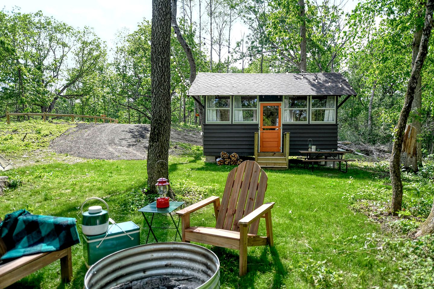Cozy Antique Scout Cabin for Two for a Unique Getaway Surrounded by Nature in Troy, Wisconsin