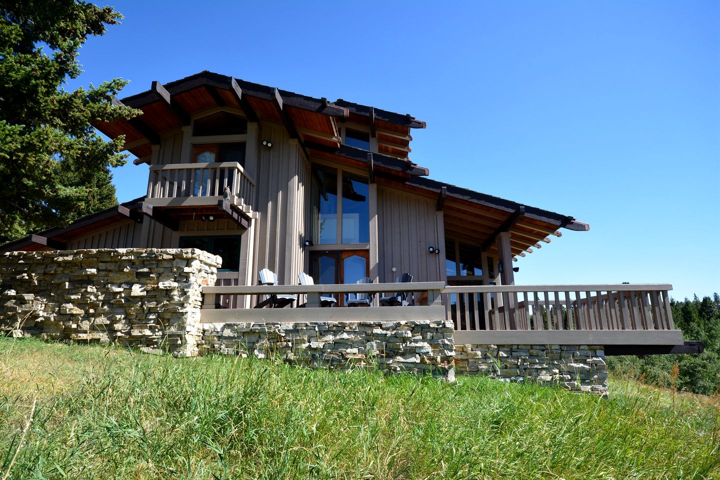 Elegant Mountain Retreat with Private Fishing Access near Madison River, Montana
