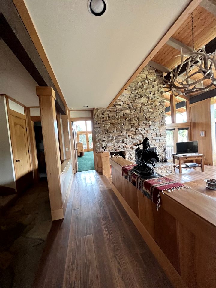 Elegant Mountain Retreat with Private Fishing Access near Madison River, Montana