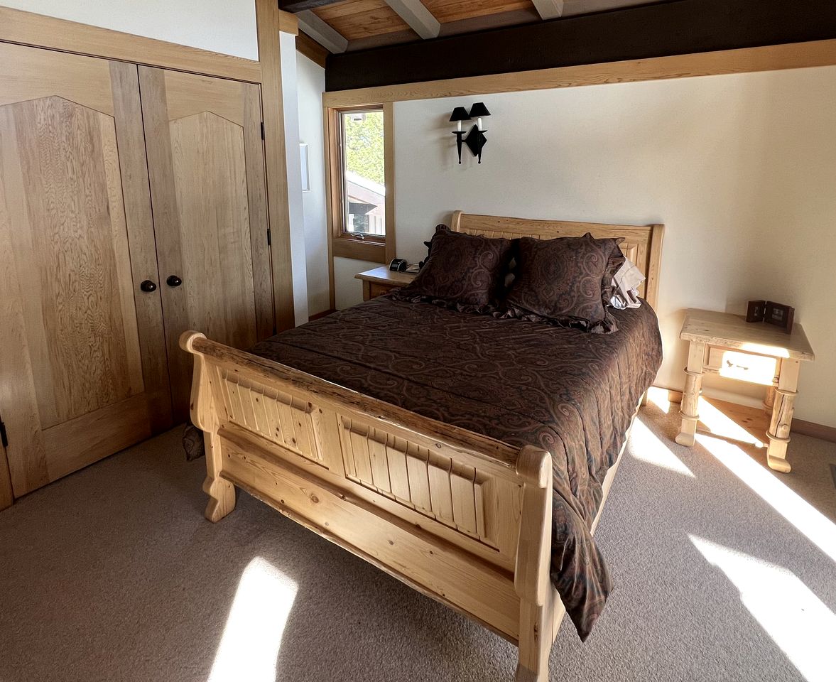 Elegant Mountain Retreat with Private Fishing Access near Madison River, Montana