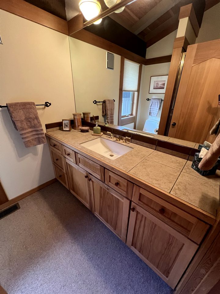 Elegant Mountain Retreat with Private Fishing Access near Madison River, Montana