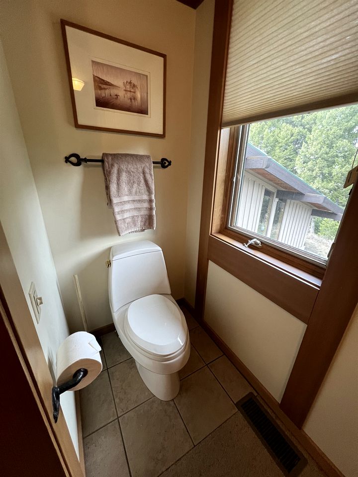 Elegant Mountain Retreat with Private Fishing Access near Madison River, Montana