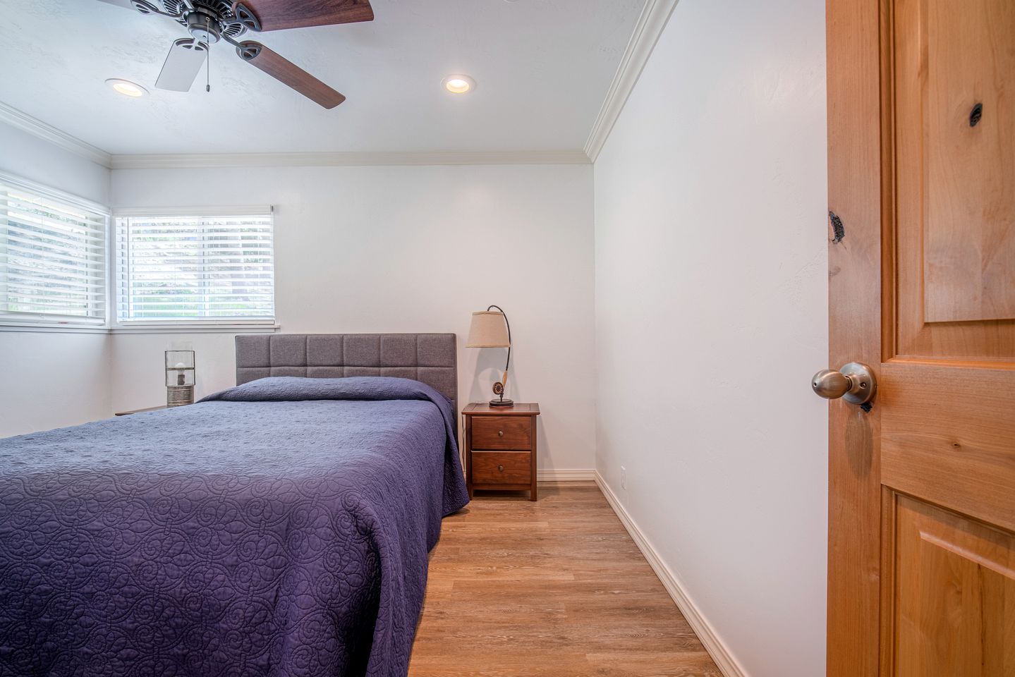 Spacious and Pet-Friendly Sunny Yellow Cabin for a Wonderful Escape by the Trinity River in California