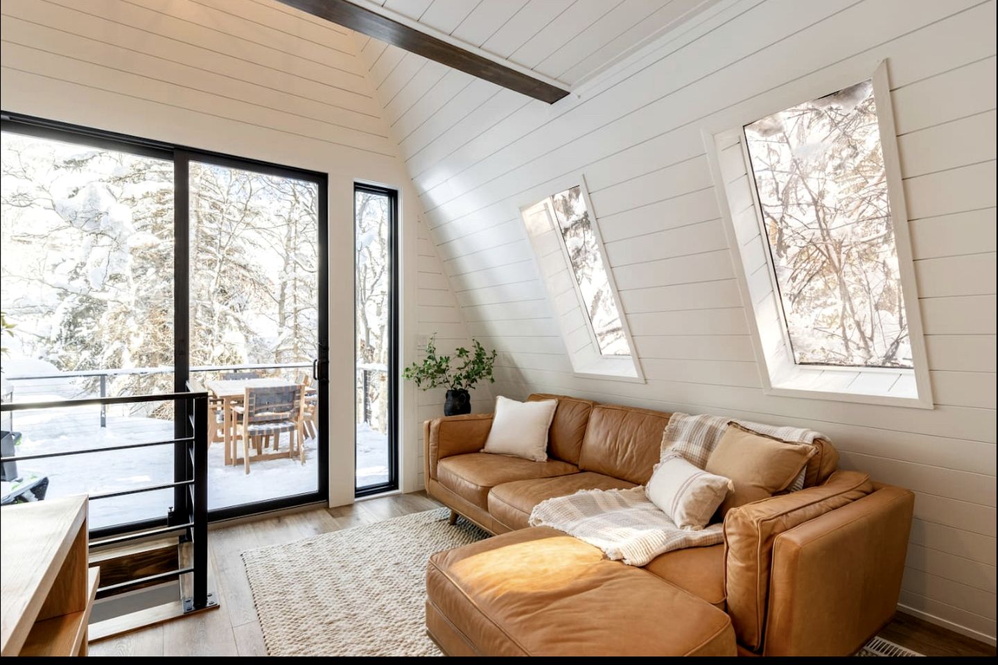 Lovely Secluded A-frame with Hot-tub in Sundance, Utah