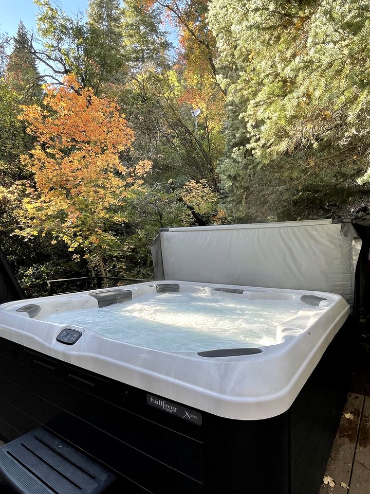 Lovely Secluded A-frame with Hot-tub in Sundance, Utah