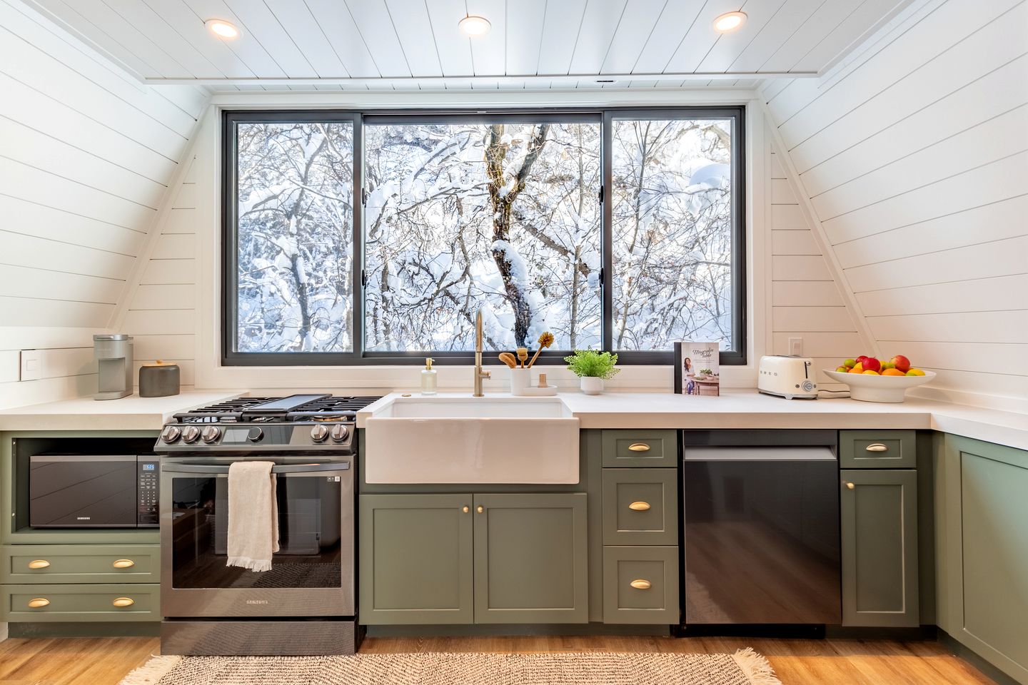 Lovely Secluded A-frame with Hot-tub in Sundance, Utah