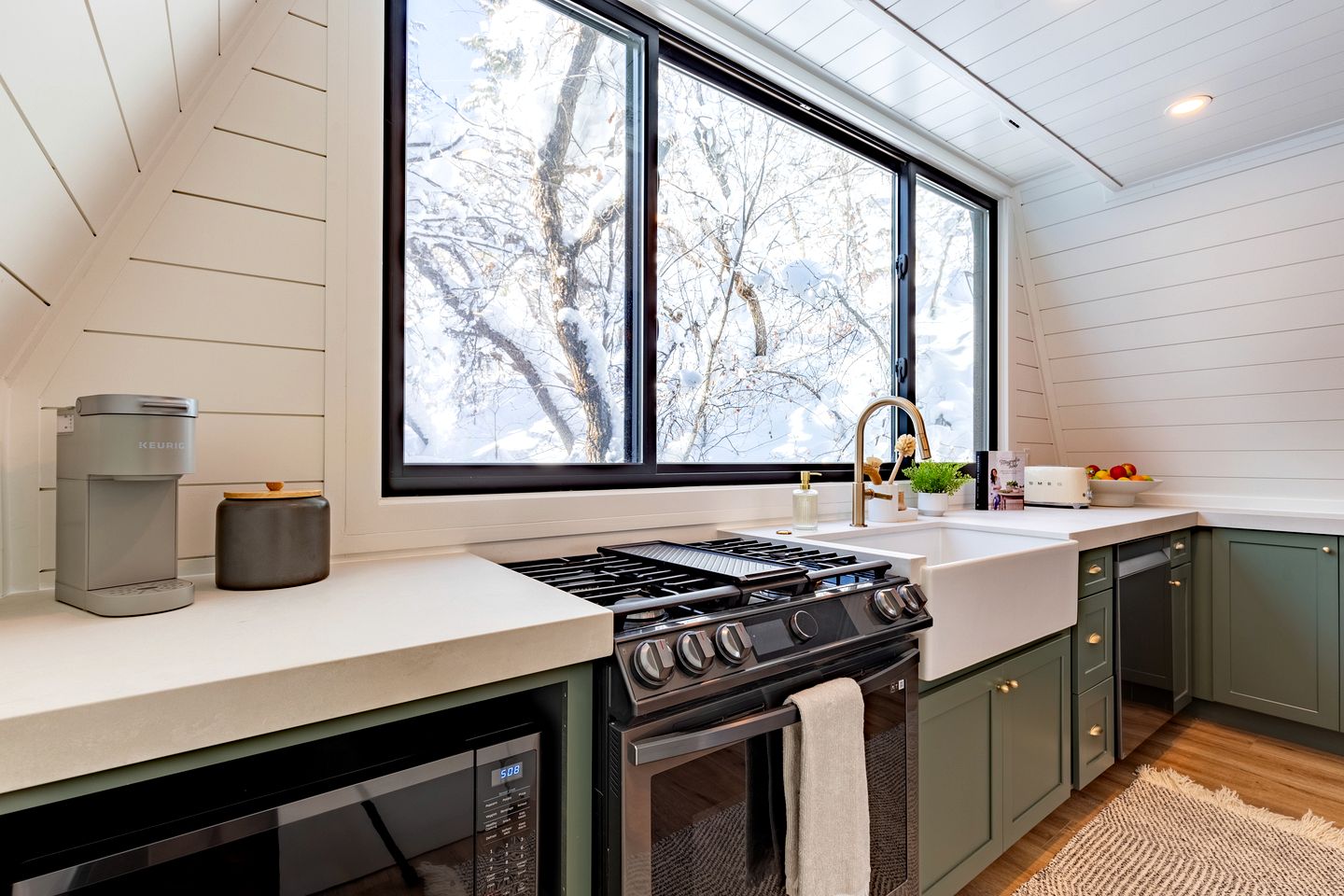 Lovely Secluded A-frame with Hot-tub in Sundance, Utah