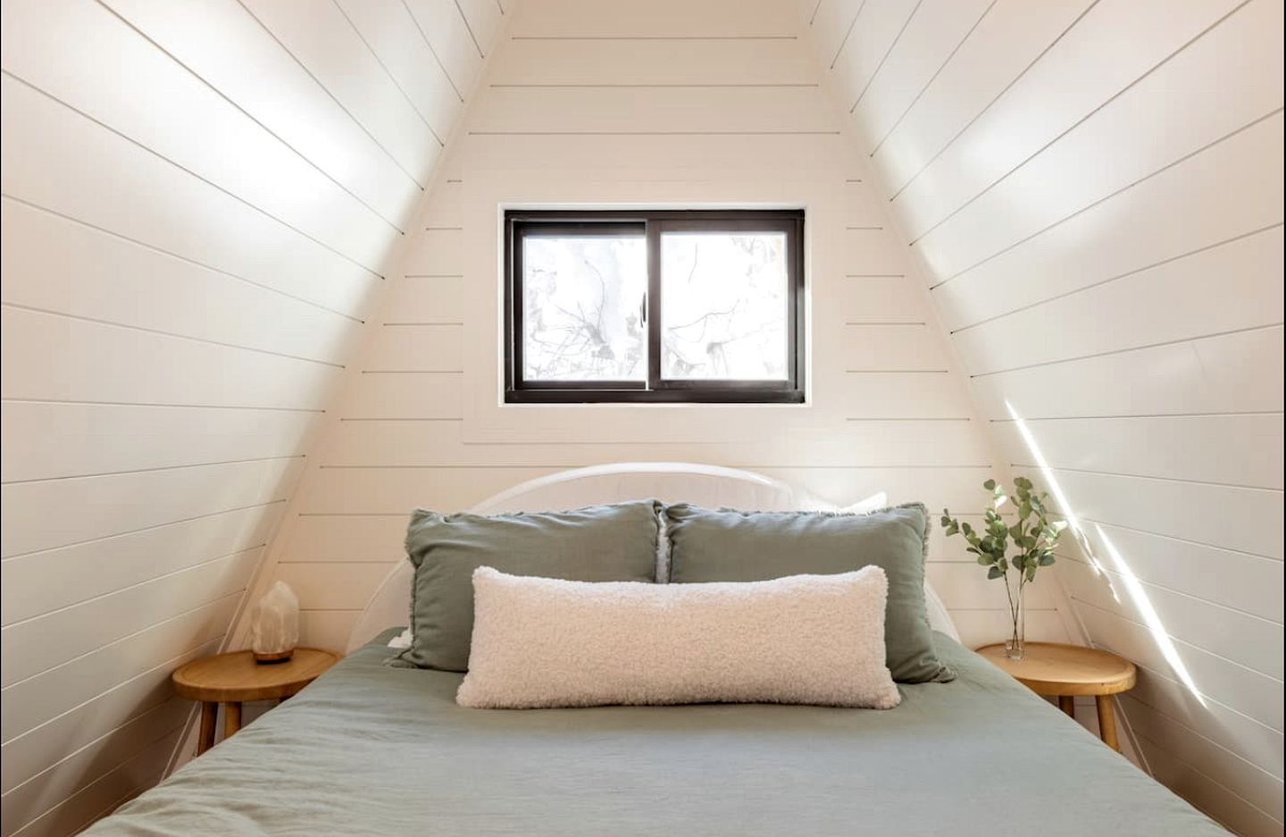 Lovely Secluded A-frame with Hot-tub in Sundance, Utah