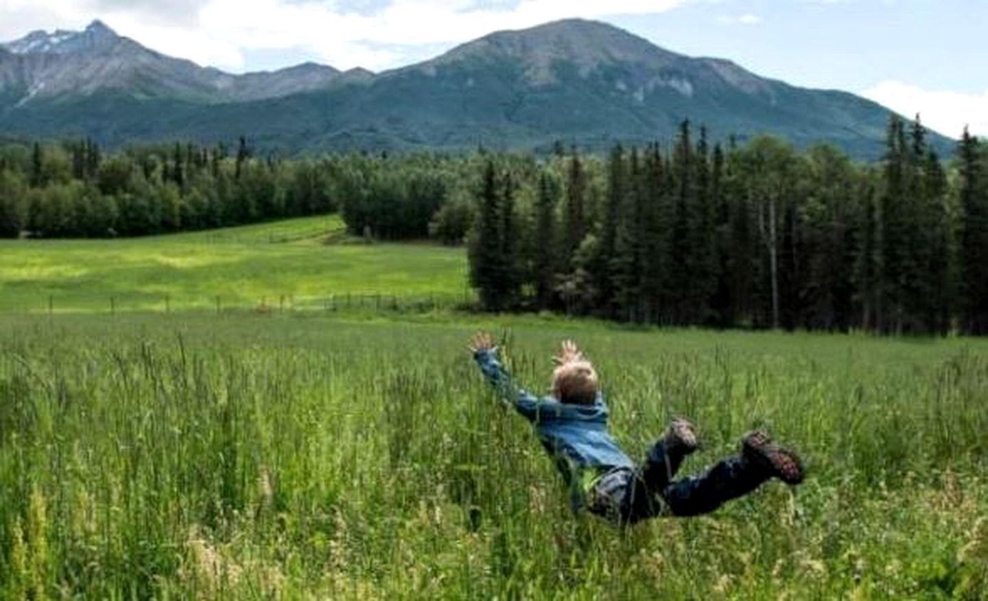 Comfortable Getaway Rental with Incredible Mountain Views near Anchorage, Alaska
