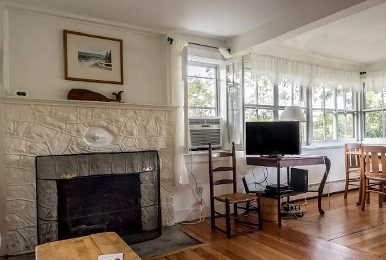 Cottages (Woods Hole, Massachusetts, United States)