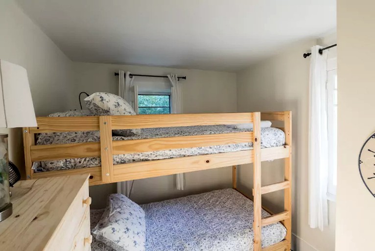 Cottages (Woods Hole, Massachusetts, United States)