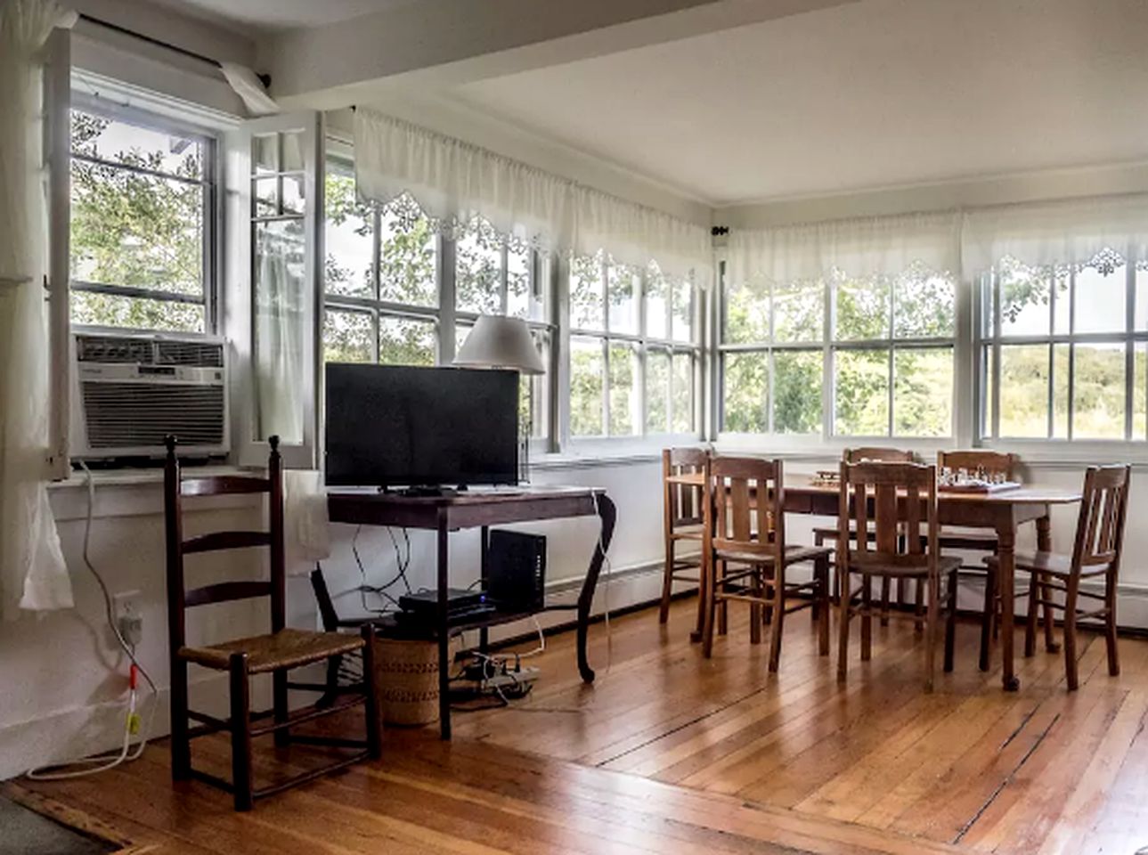 Charming 20th-Century Cape Cod Cottage Rental in Woods Hole, Massachusetts