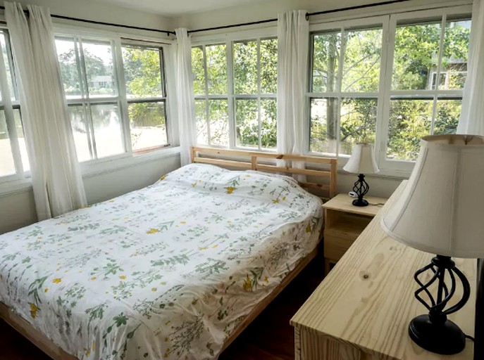 Cottages (Woods Hole, Massachusetts, United States)