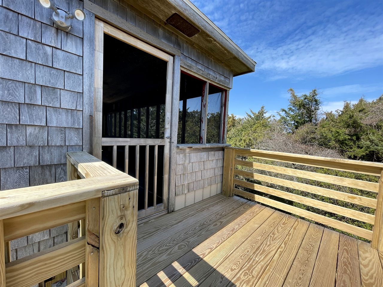 Spacious Pet-Friendly Beach House with Fenced Yard near Restaurants in Avon, North Carolina