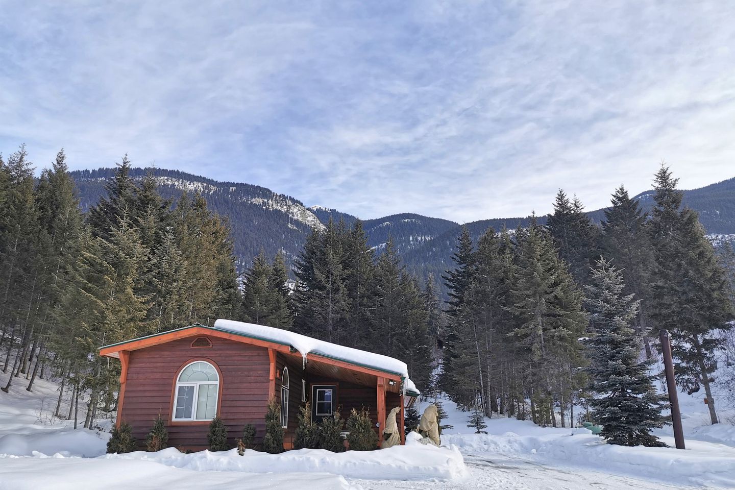 Marvelous Mountain Cabin Rental in Golden for a Getaway in British Columbia