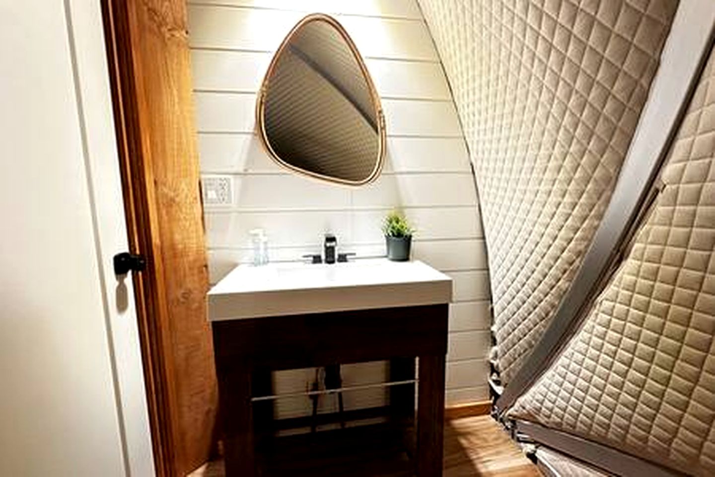 Incredible Cabin with Fire Pit and Barbecue in Kentville, Nova Scotia