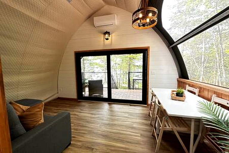 Cabins (Canada, Kentville, Nova Scotia)