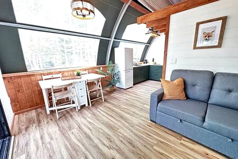Cabins (Canada, Kentville, Nova Scotia)