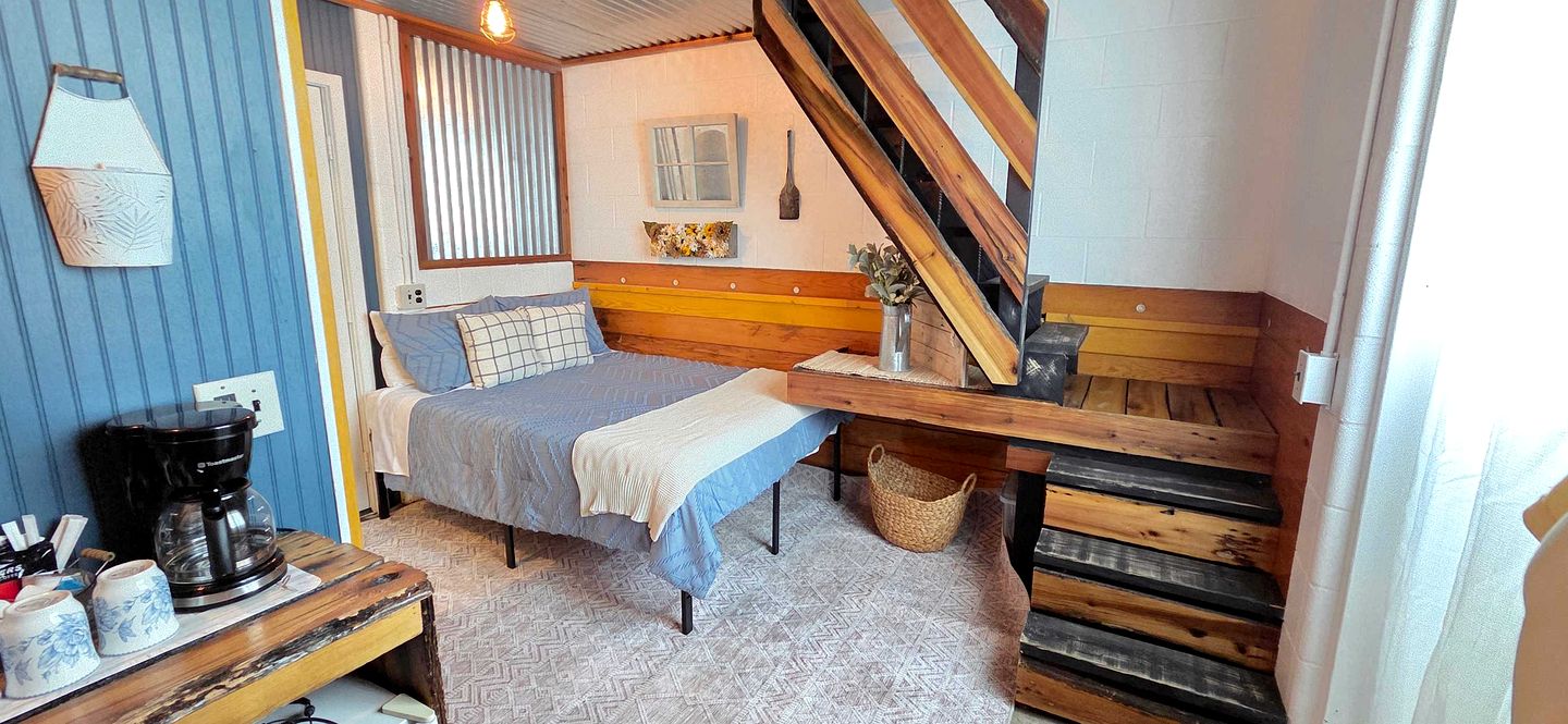 Charming Boutique Farm Stay Near Nashville – Cozy Horse Stall Suite