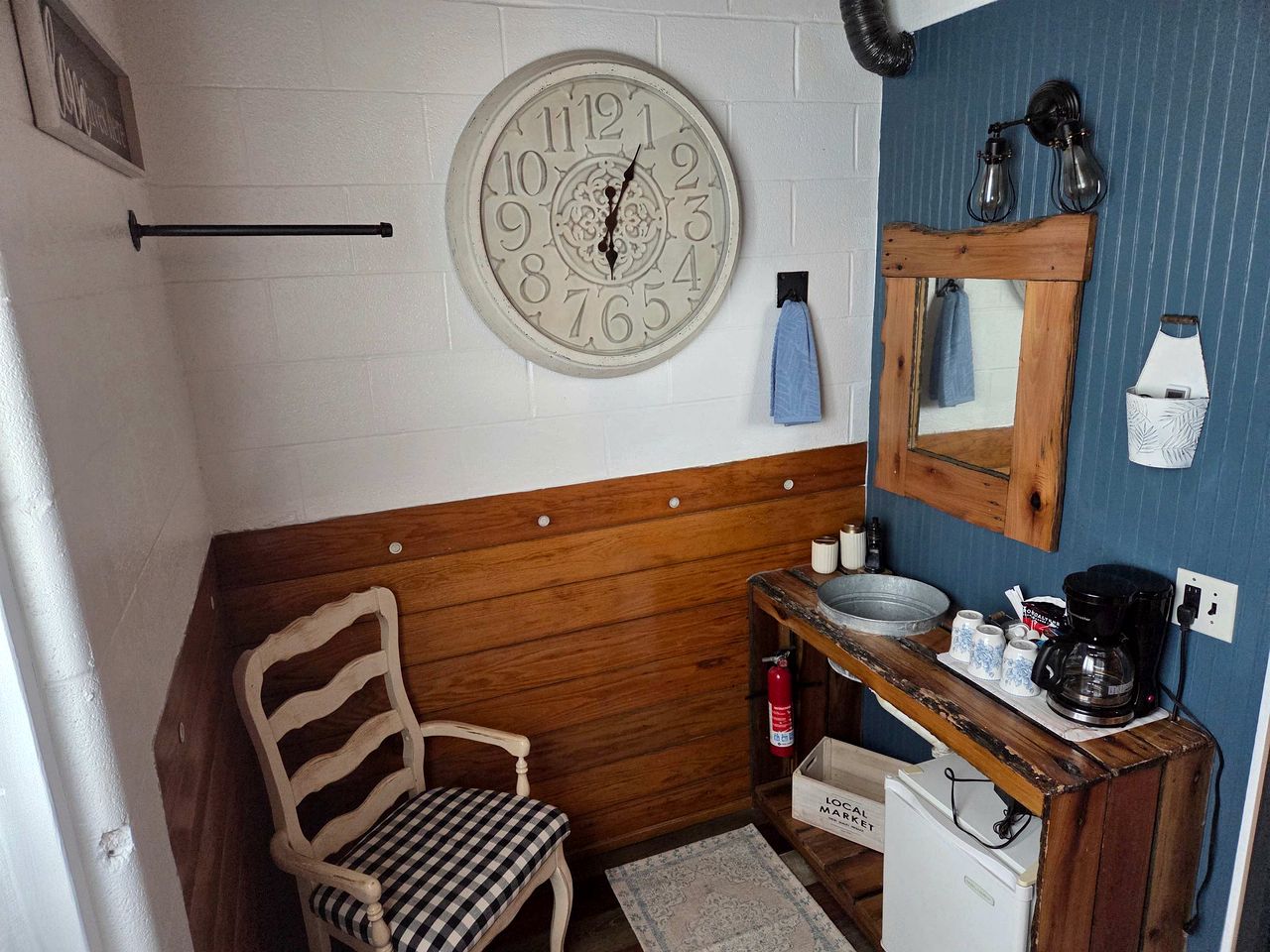 Charming Boutique Farm Stay Near Nashville – Cozy Horse Stall Suite