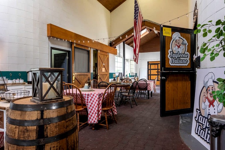 Barns (United States of America, Lebanon, Tennessee)