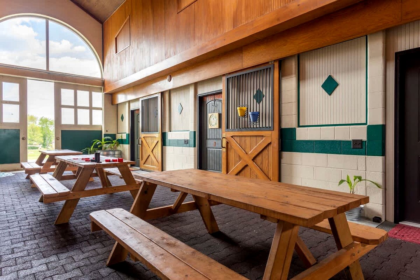 Charming Boutique Farm Stay Near Nashville – Cozy Horse Stall Suite