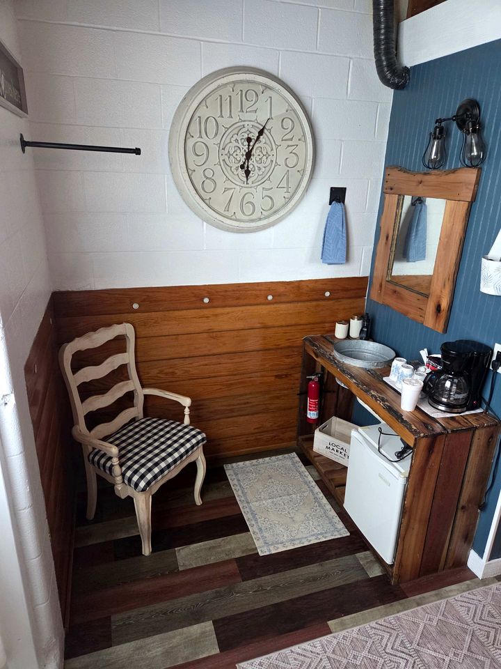 Charming Boutique Farm Stay Near Nashville – Cozy Horse Stall Suite