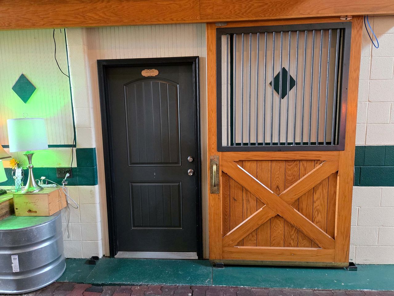 Charming Boutique Farm Stay Near Nashville – Cozy Horse Stall Suite