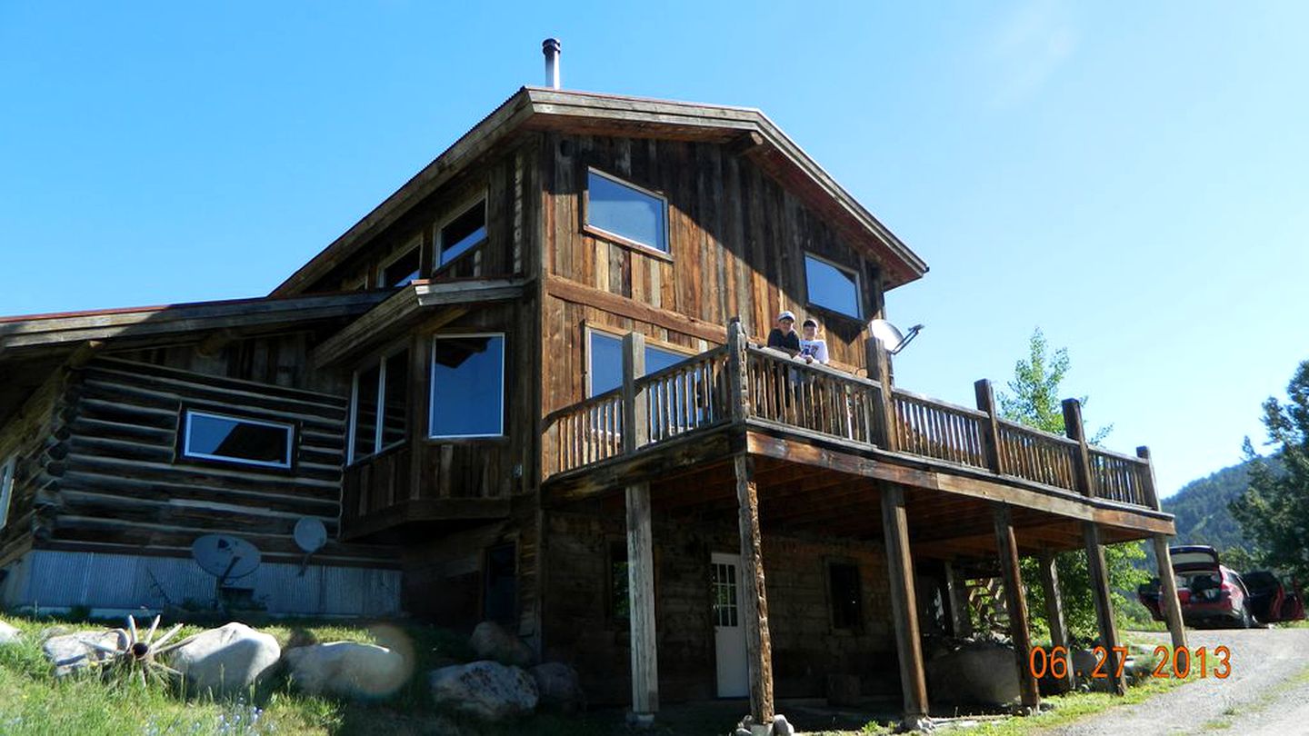 Incredible Log Cabin with Spectacular Views of Yellowstone in Montana