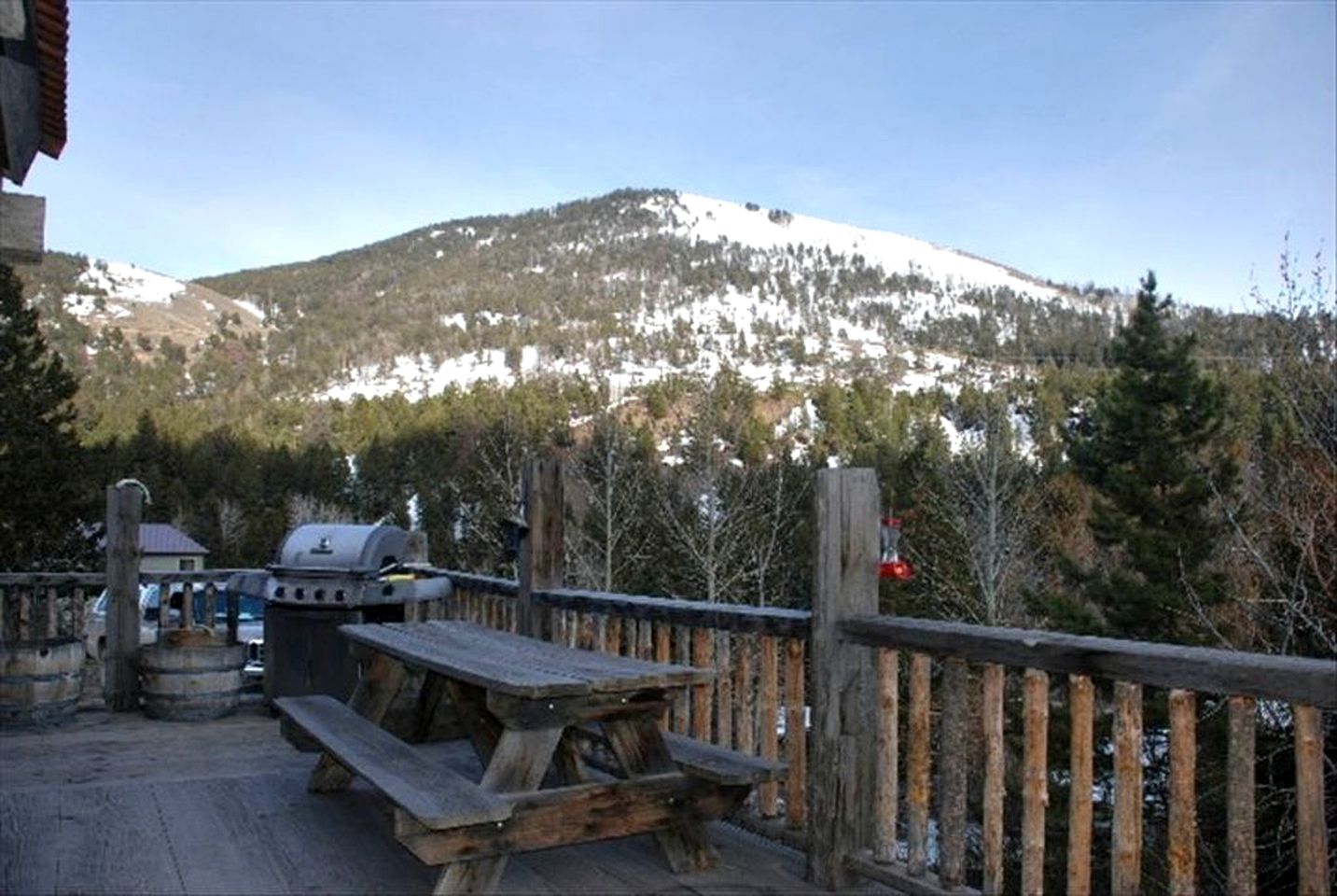 Incredible Log Cabin with Spectacular Views of Yellowstone in Montana