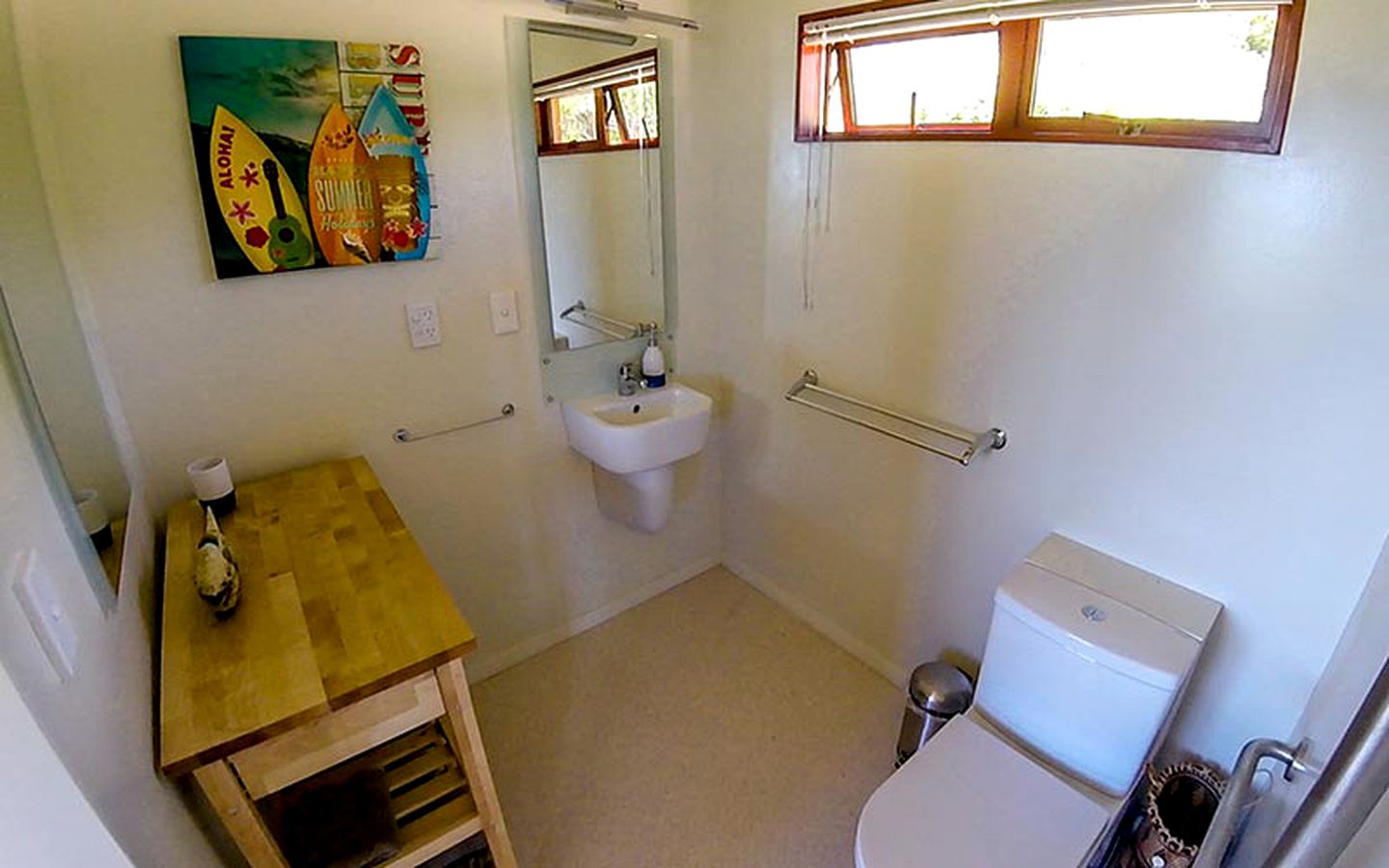 Eco-Friendly Cabin Overlooking Ocean near Abel Tasman National Park, New Zealand