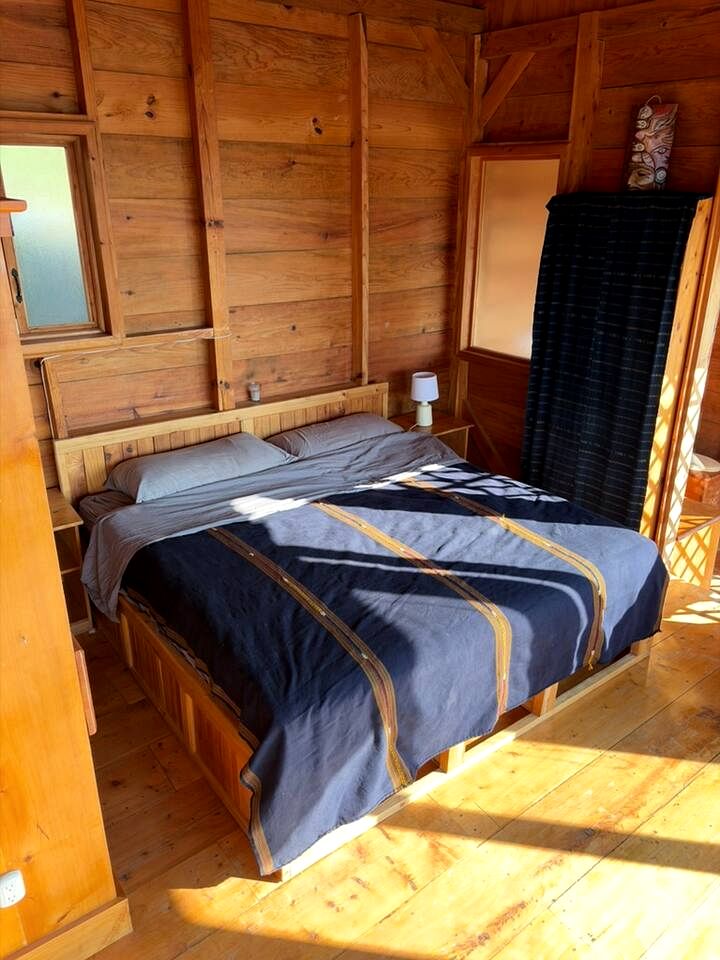 Romantic Private Cabin with Panoramic Lake & Volcano Sunrise Views Near San Marcos La Laguna, Guatemala