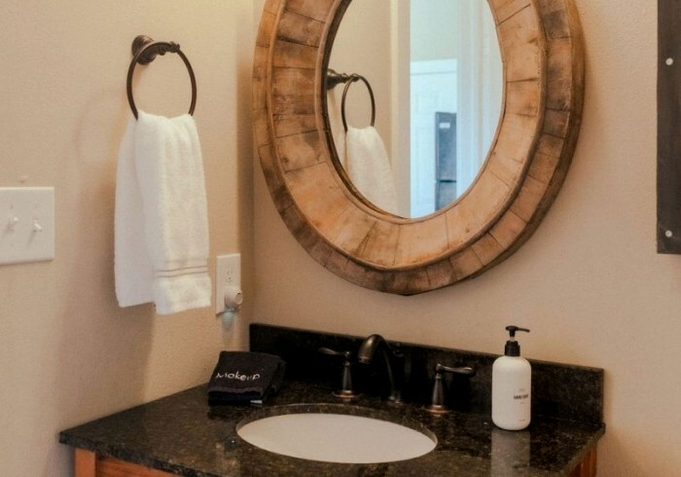 Spectacular Cottage with Swimming Pool in Fredericksburg, Texas