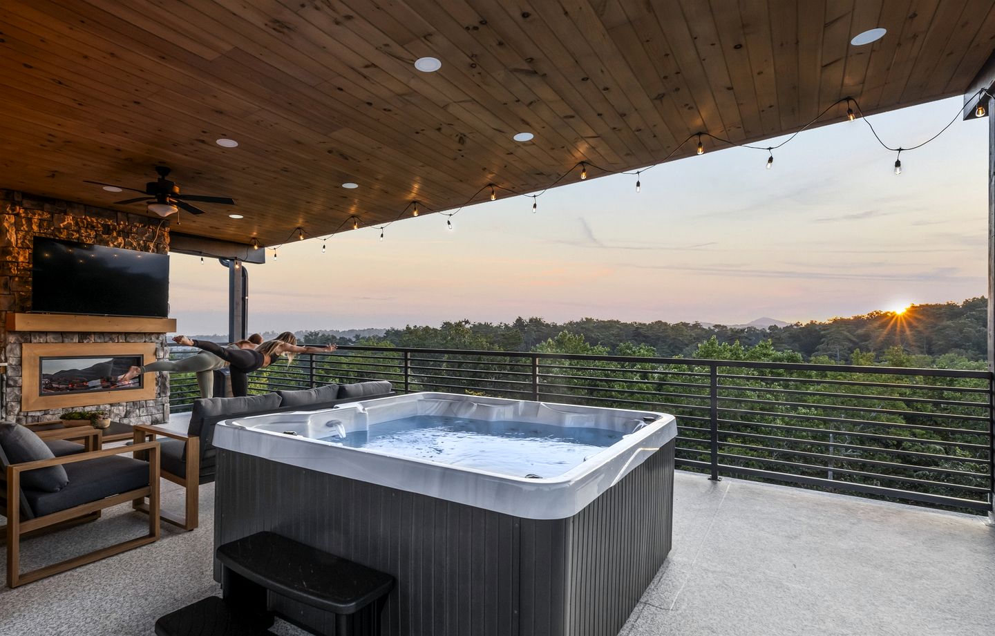 Luxury Cabin with Rooftop Views & Indoor Pool near Dollywood in Pigeon Forge, TN