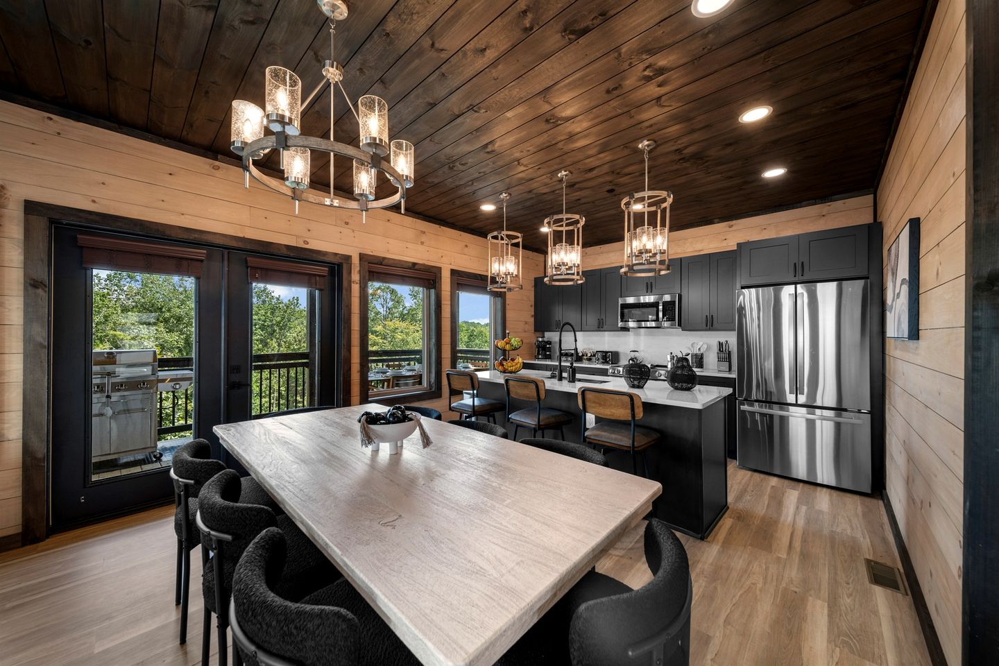 Luxury Cabin with Rooftop Views & Indoor Pool near Dollywood in Pigeon Forge, TN