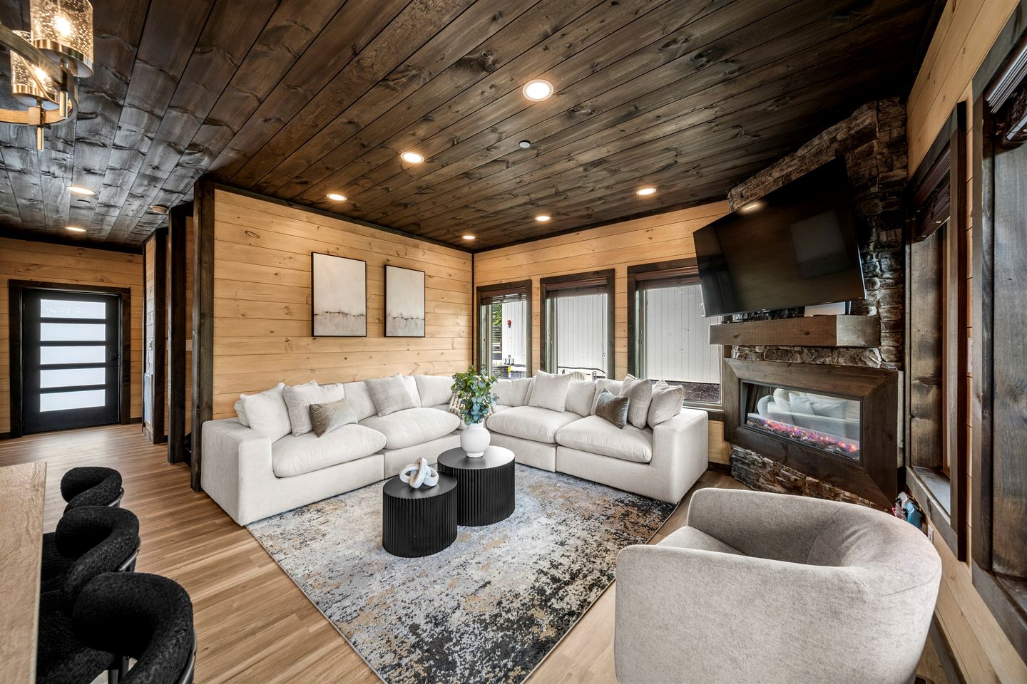 Luxury Cabin with Rooftop Views & Indoor Pool near Dollywood in Pigeon Forge, TN