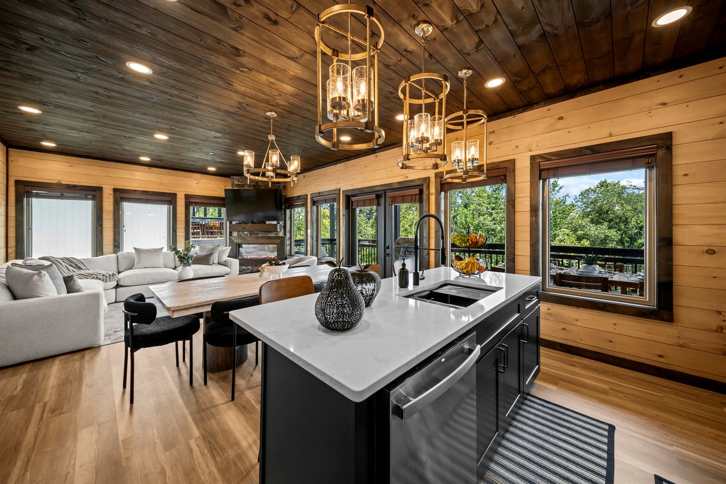 Luxury Cabin with Rooftop Views & Indoor Pool near Dollywood in Pigeon Forge, TN