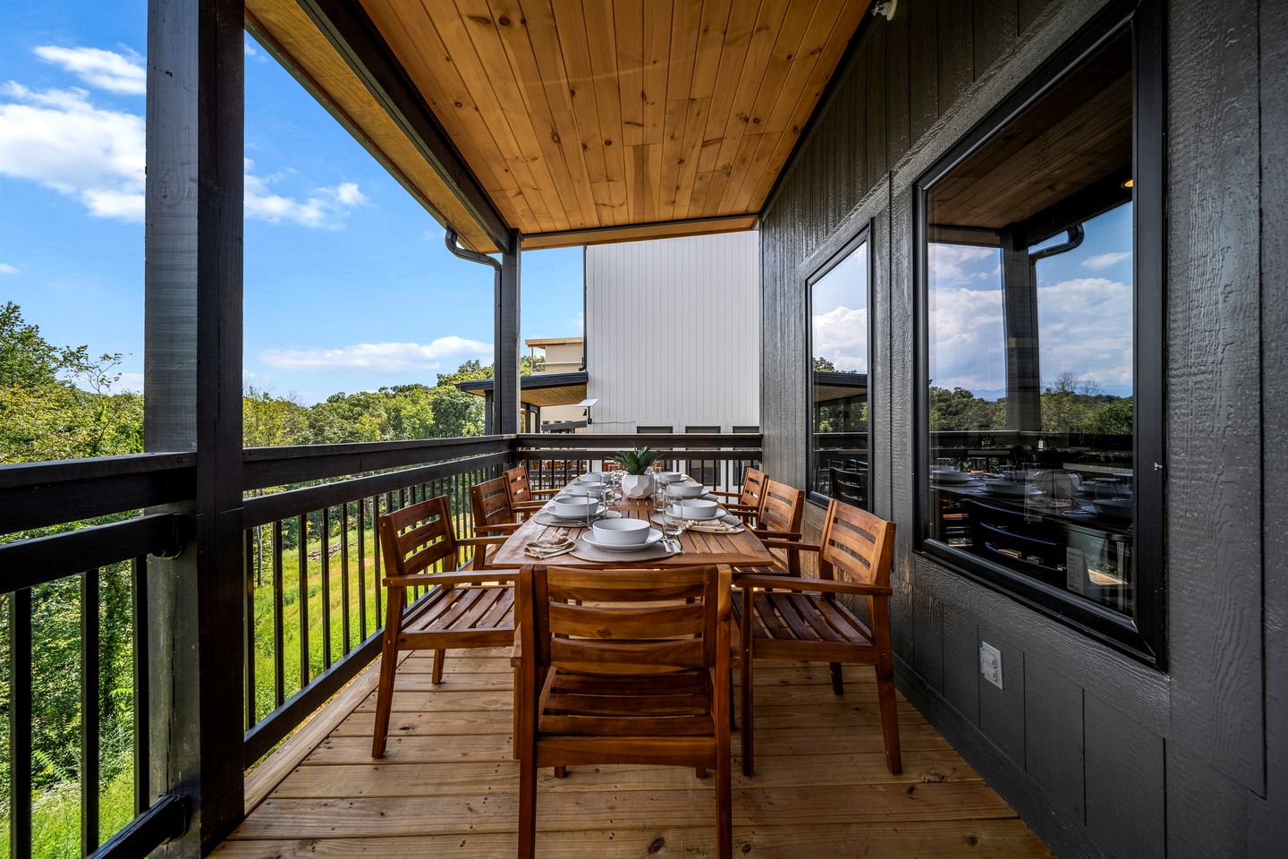 Luxury Cabin with Rooftop Views & Indoor Pool near Dollywood in Pigeon Forge, TN