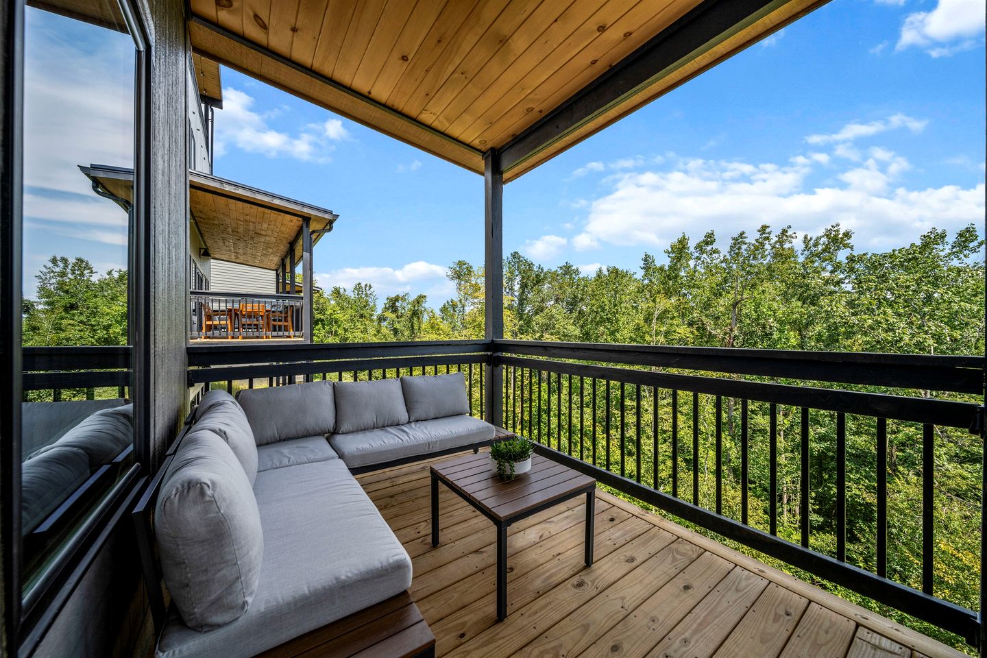 Luxury Cabin with Rooftop Views & Indoor Pool near Dollywood in Pigeon Forge, TN