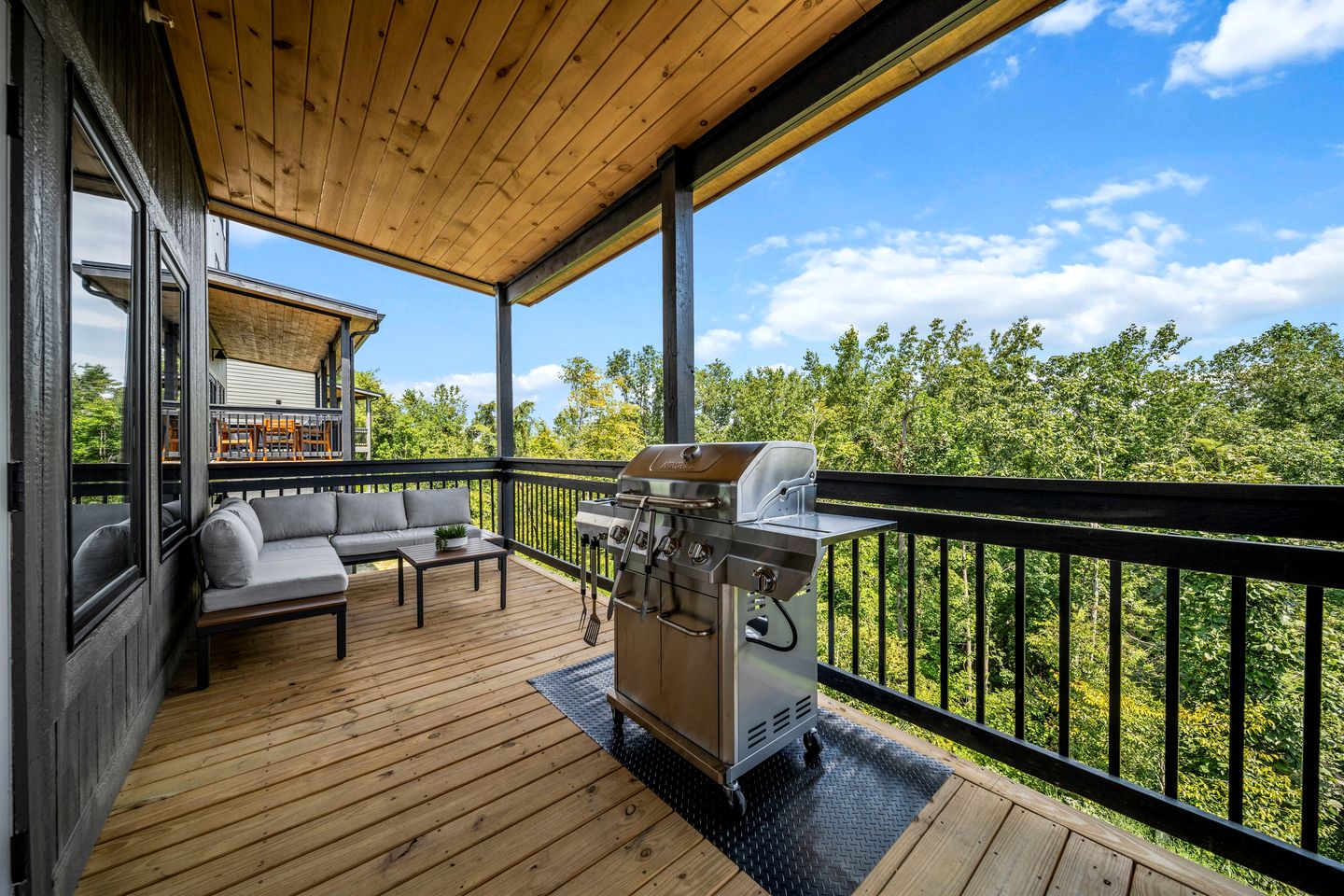 Luxury Cabin with Rooftop Views & Indoor Pool near Dollywood in Pigeon Forge, TN