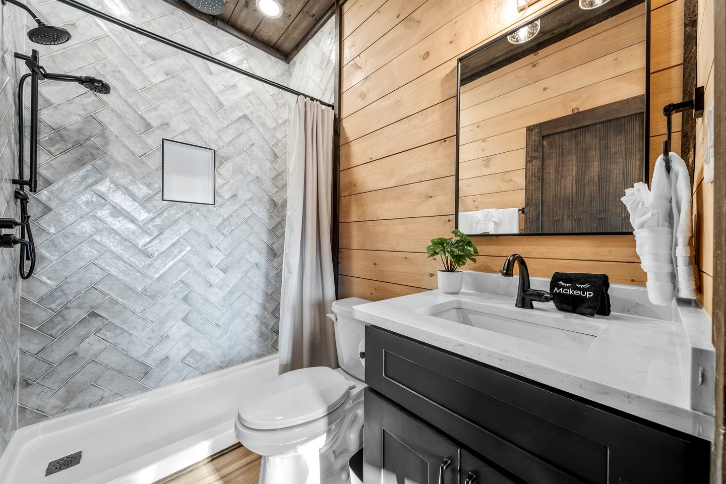 Luxury Cabin with Rooftop Views & Indoor Pool near Dollywood in Pigeon Forge, TN