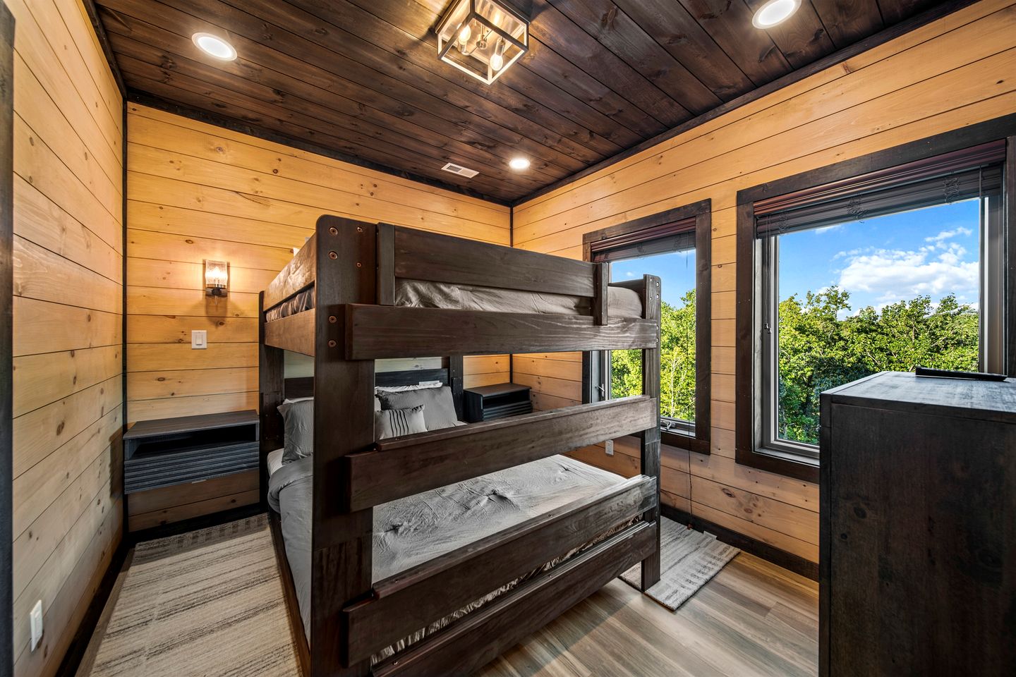 Luxury Cabin with Rooftop Views & Indoor Pool near Dollywood in Pigeon Forge, TN