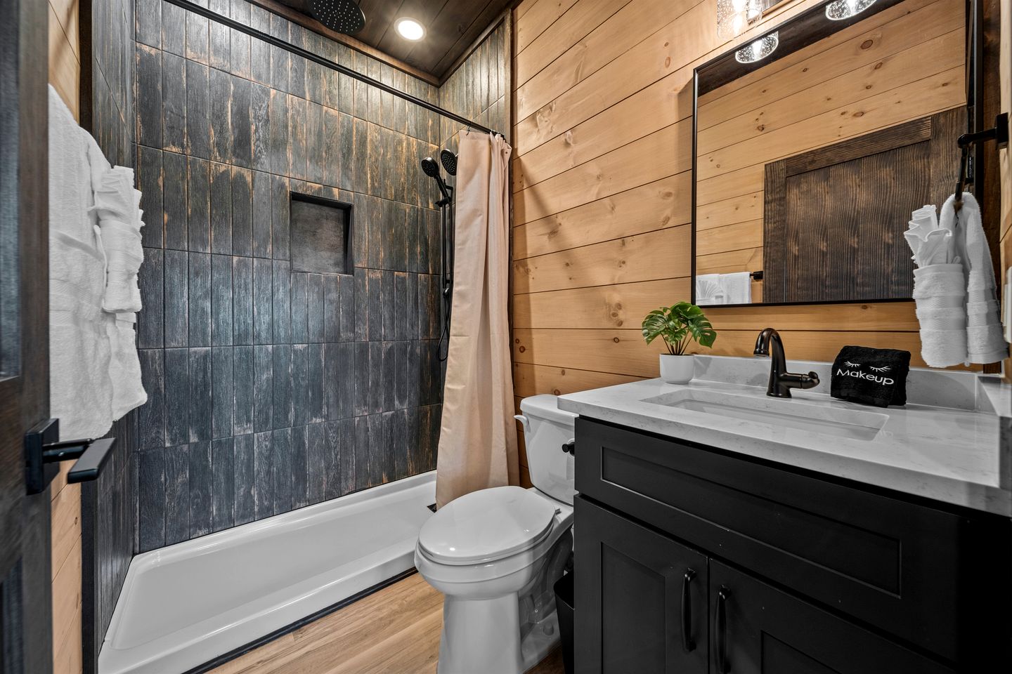 Luxury Cabin with Rooftop Views & Indoor Pool near Dollywood in Pigeon Forge, TN