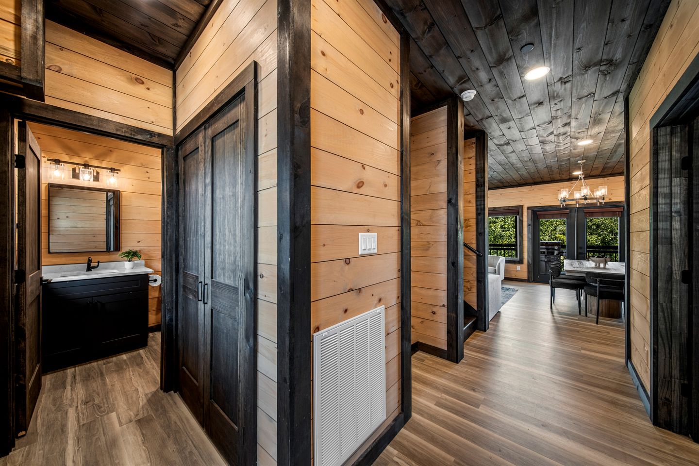 Luxury Cabin with Rooftop Views & Indoor Pool near Dollywood in Pigeon Forge, TN